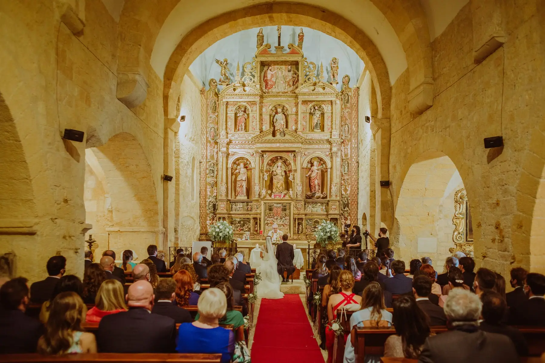 A church wedding in the Romanesque chapel, gilded altarpiece behind