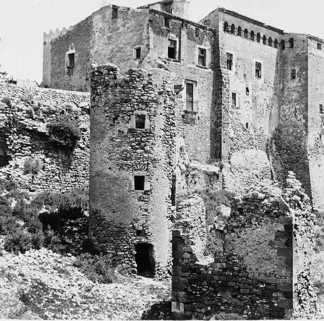 Tamarit Castle in ruins in 1912: a broken round tower, fallen walls and scrub